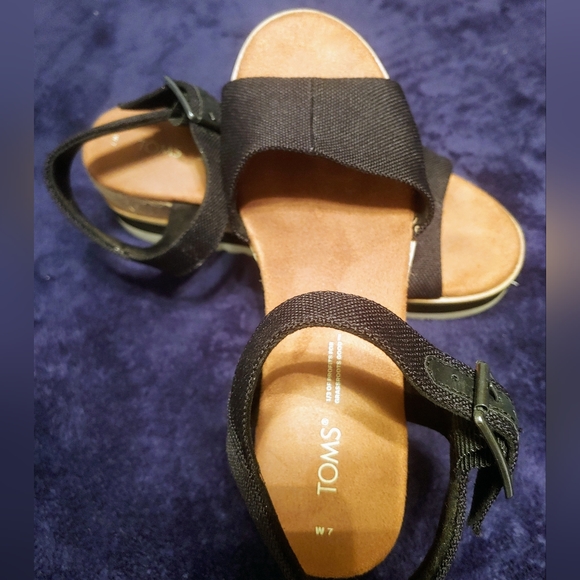 Tom's Black Wedge Sandels - Picture 2 of 3